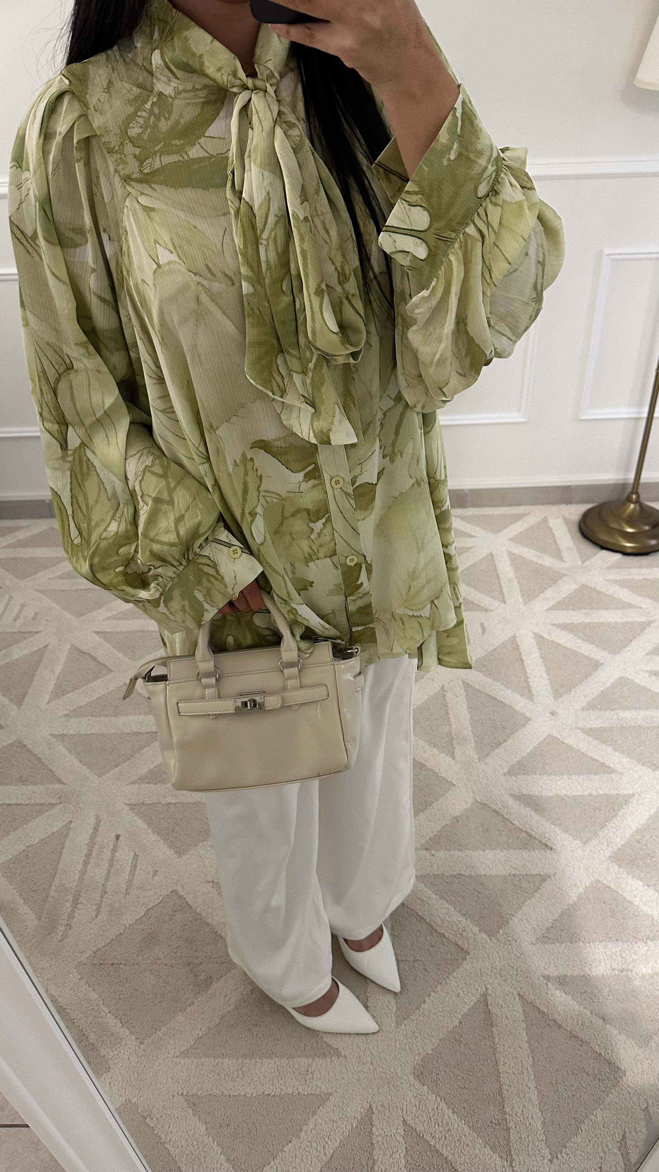 Blouse satinée à fleurs | verte