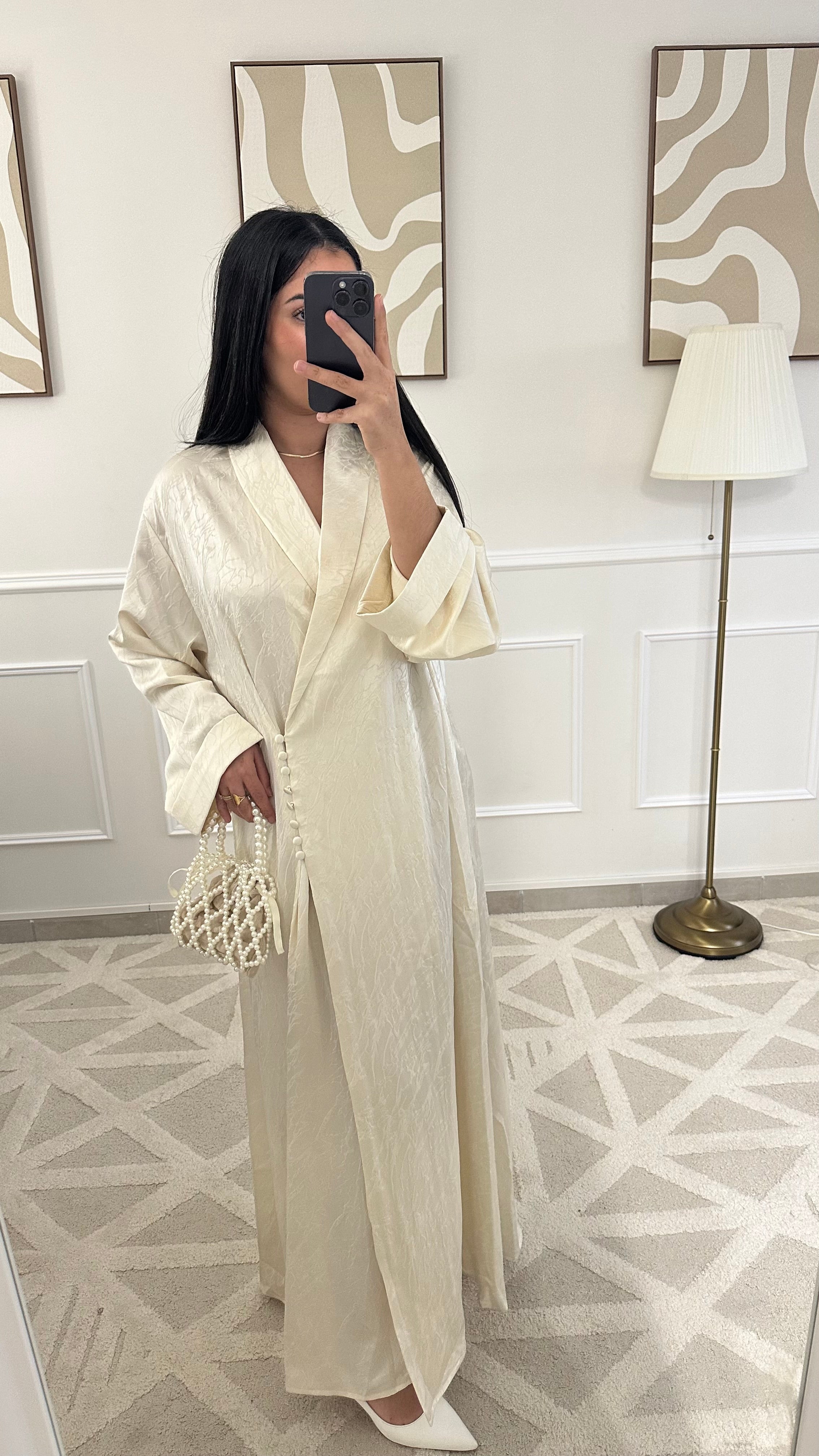 [GAMME PREMIUM] Robe longue satinée à boutons |
Crème