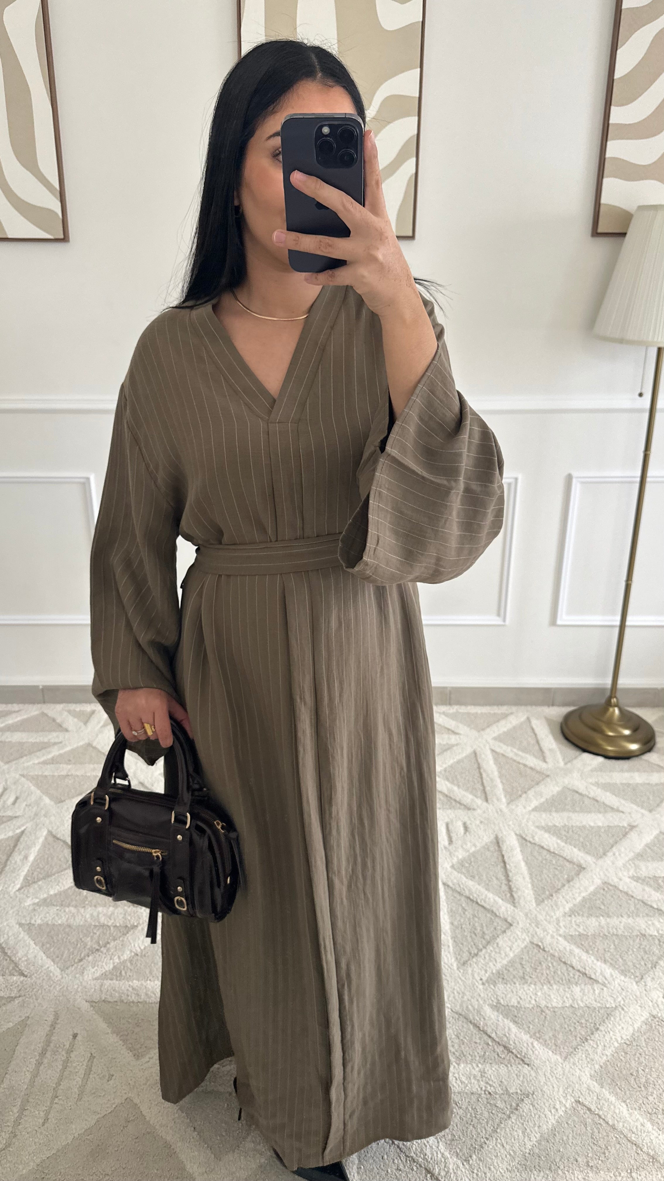 Robe longue et fluide en lin à rayures et ceinture |
Kaki