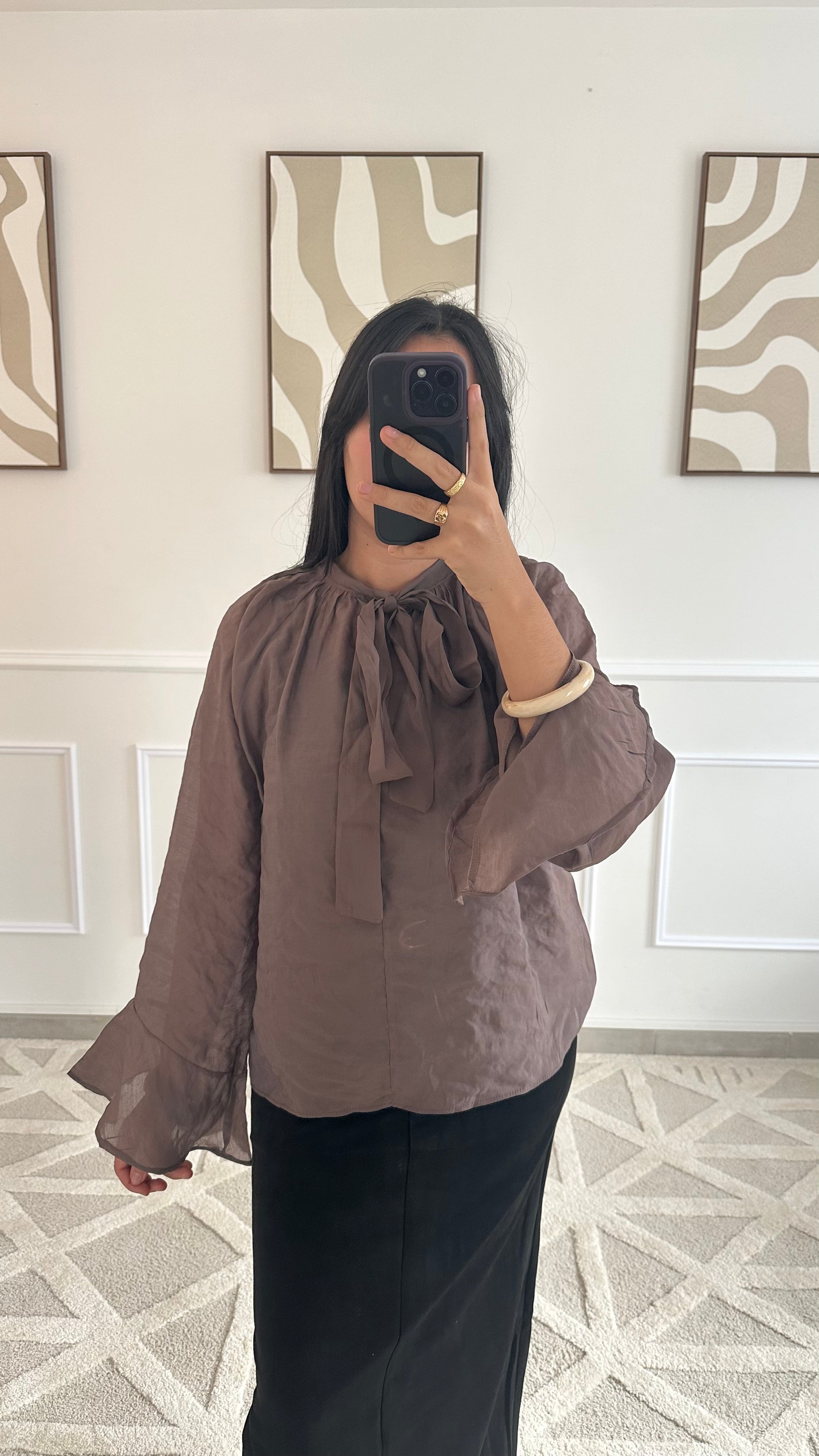 Blouse marron à manches bouffantes