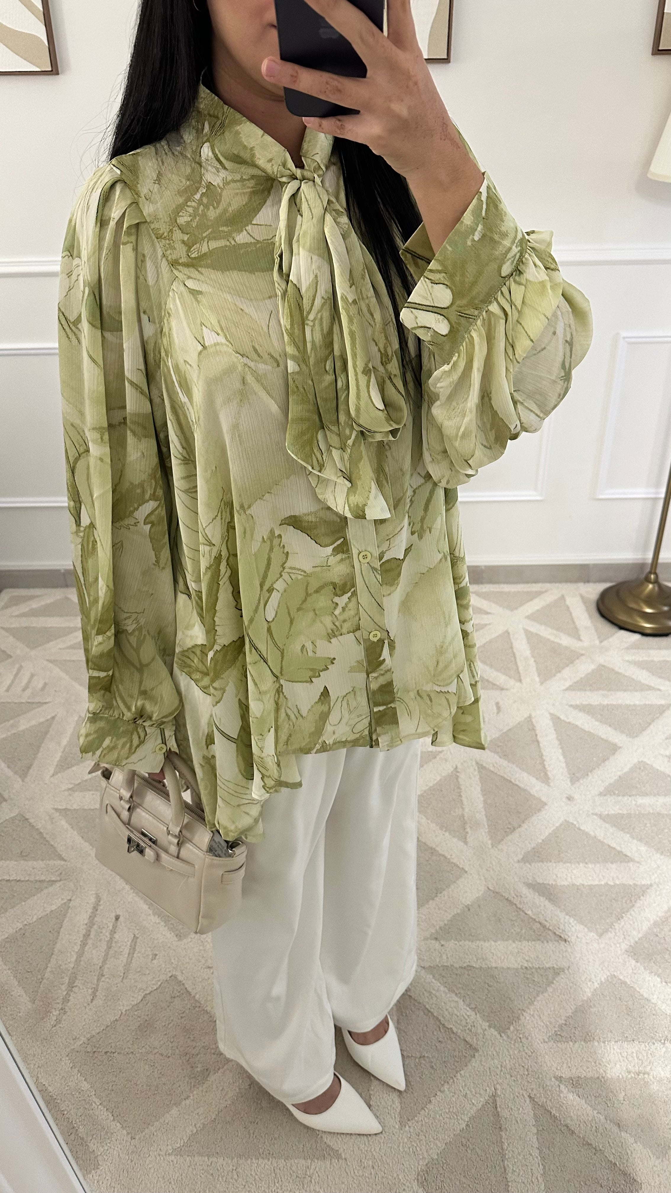 Blouse satinée à fleurs | verte