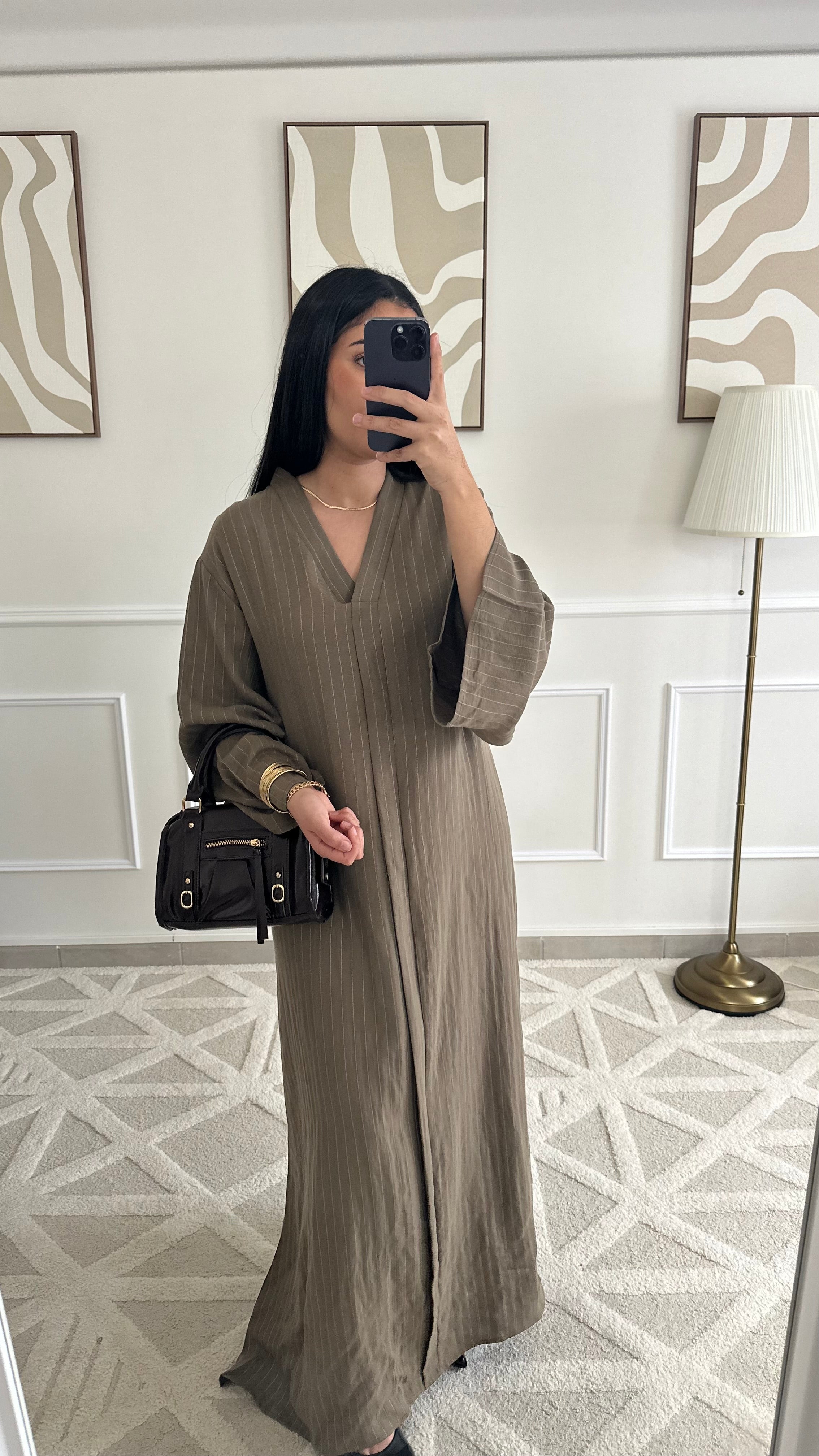 Robe longue et fluide en lin à rayures et ceinture |
Kaki