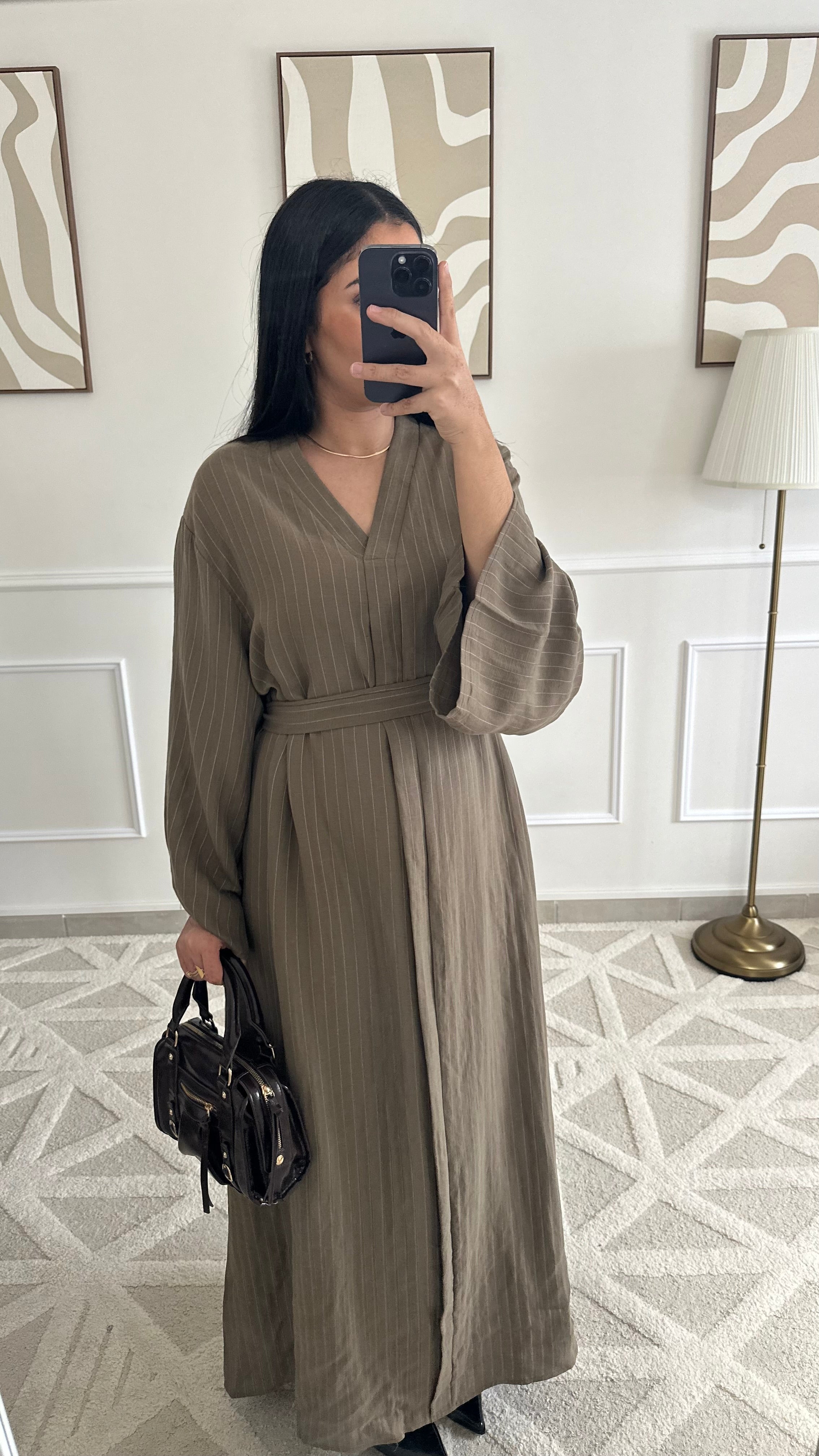 Robe longue et fluide en lin à rayures et ceinture |
Kaki