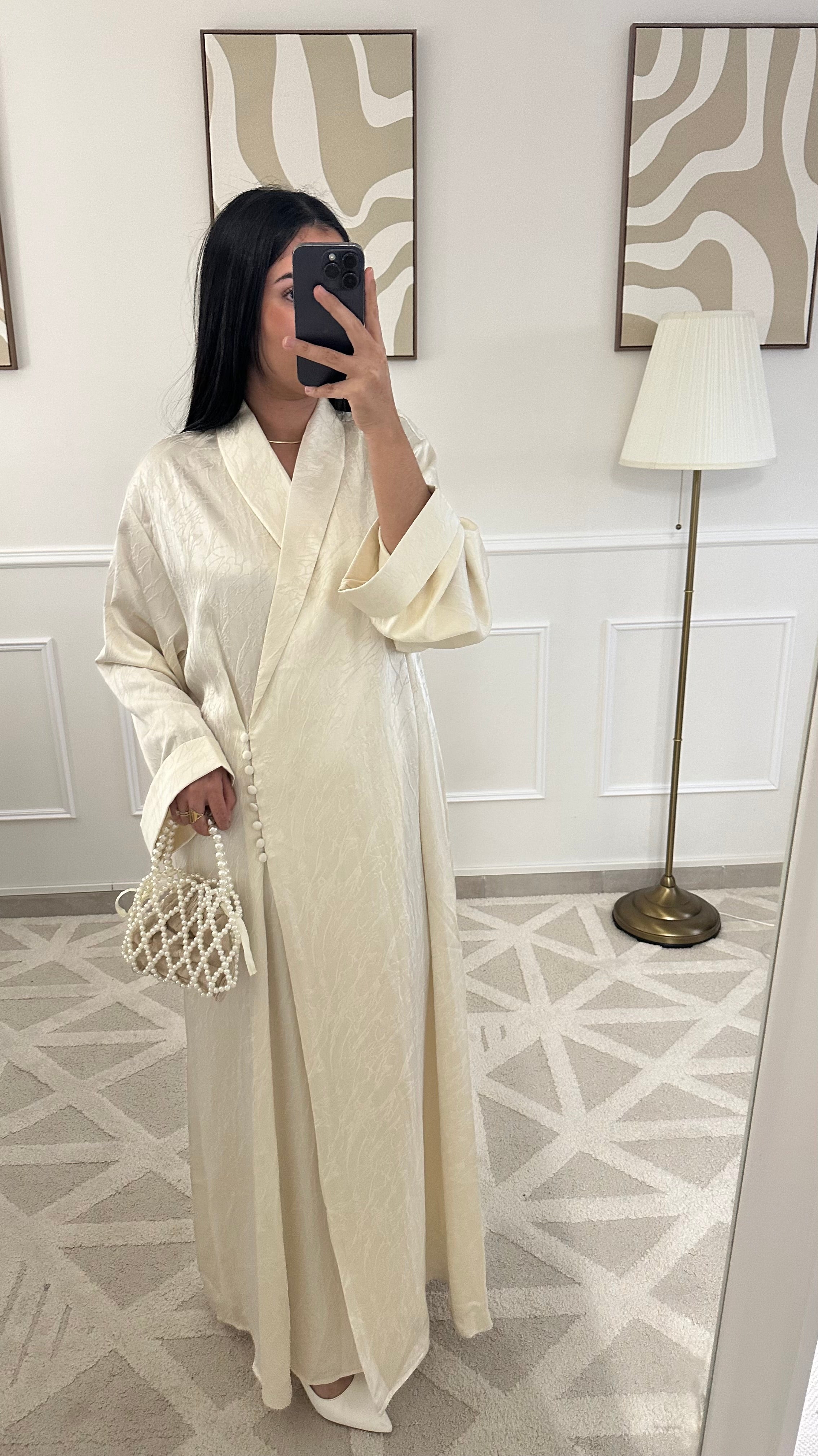 [GAMME PREMIUM] Robe longue satinée à boutons |
Crème