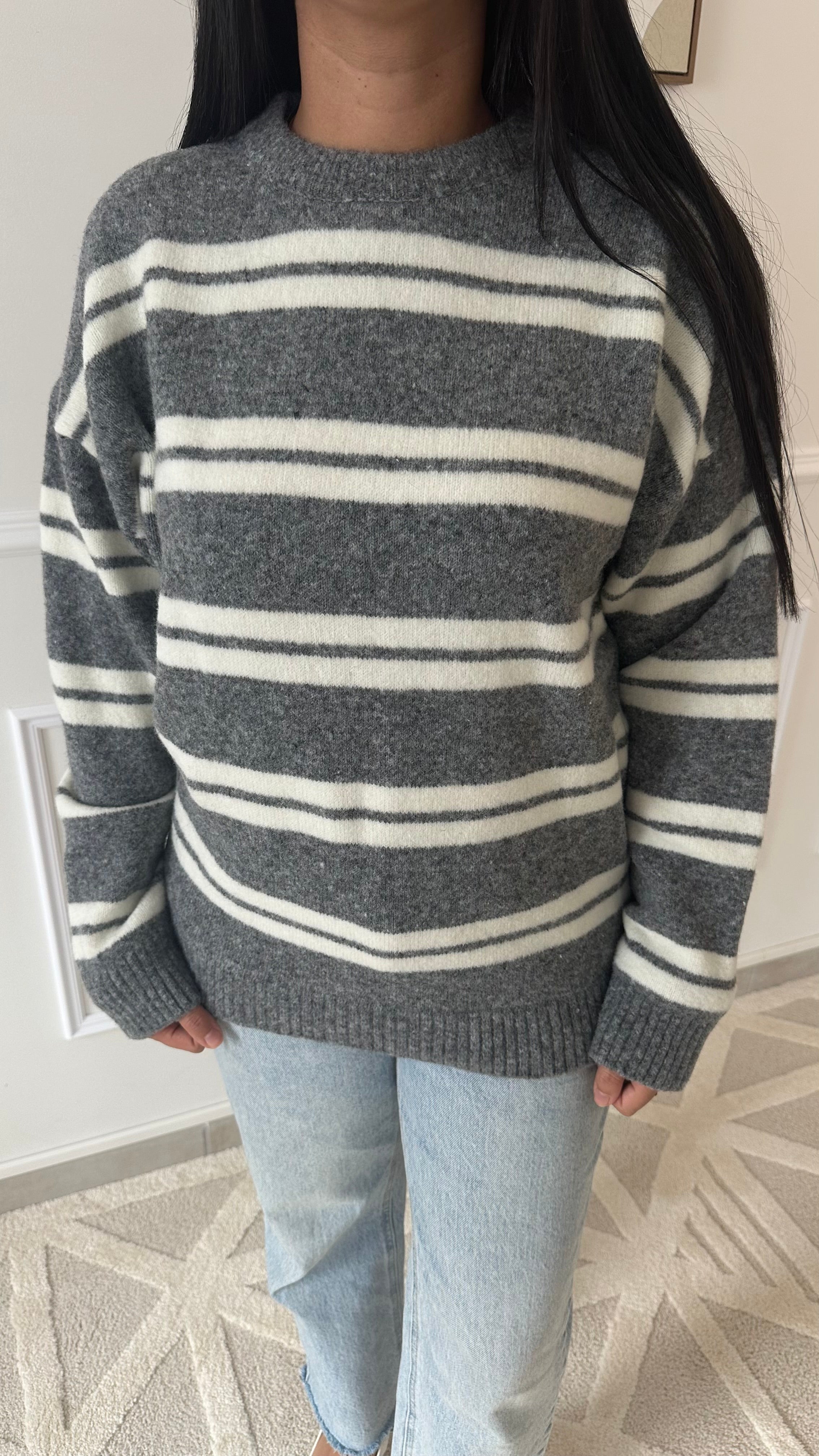 Pull rayé gris et blanc
