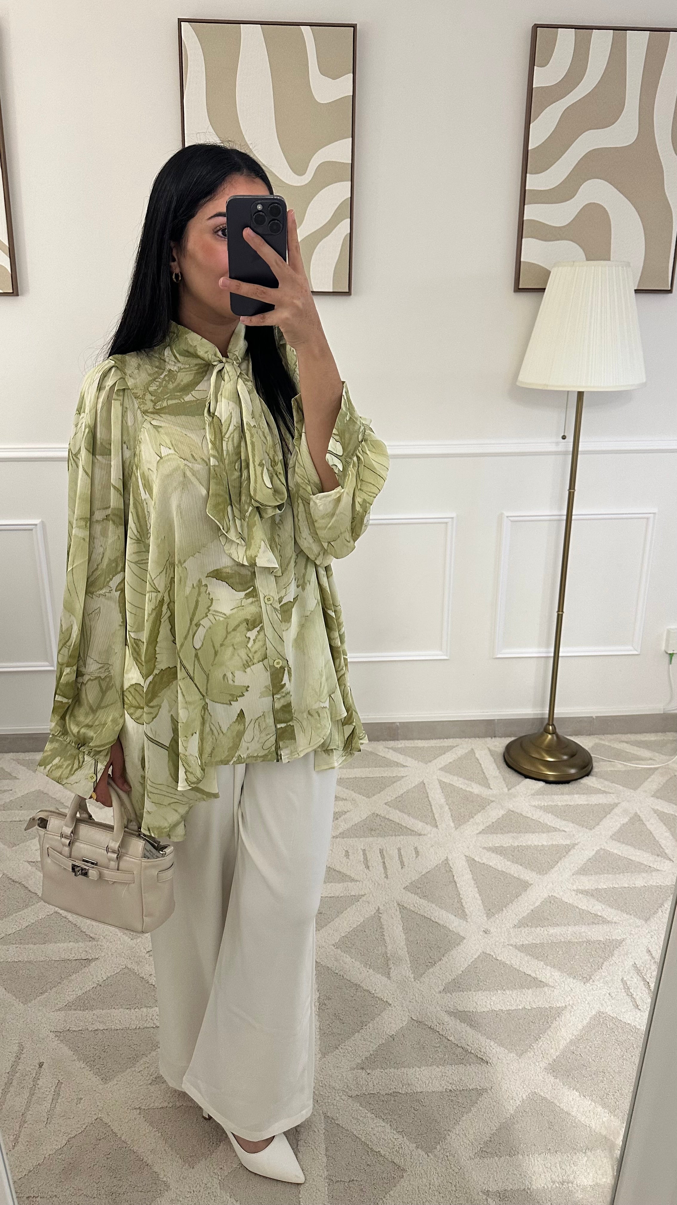 Blouse satinée à fleurs | verte