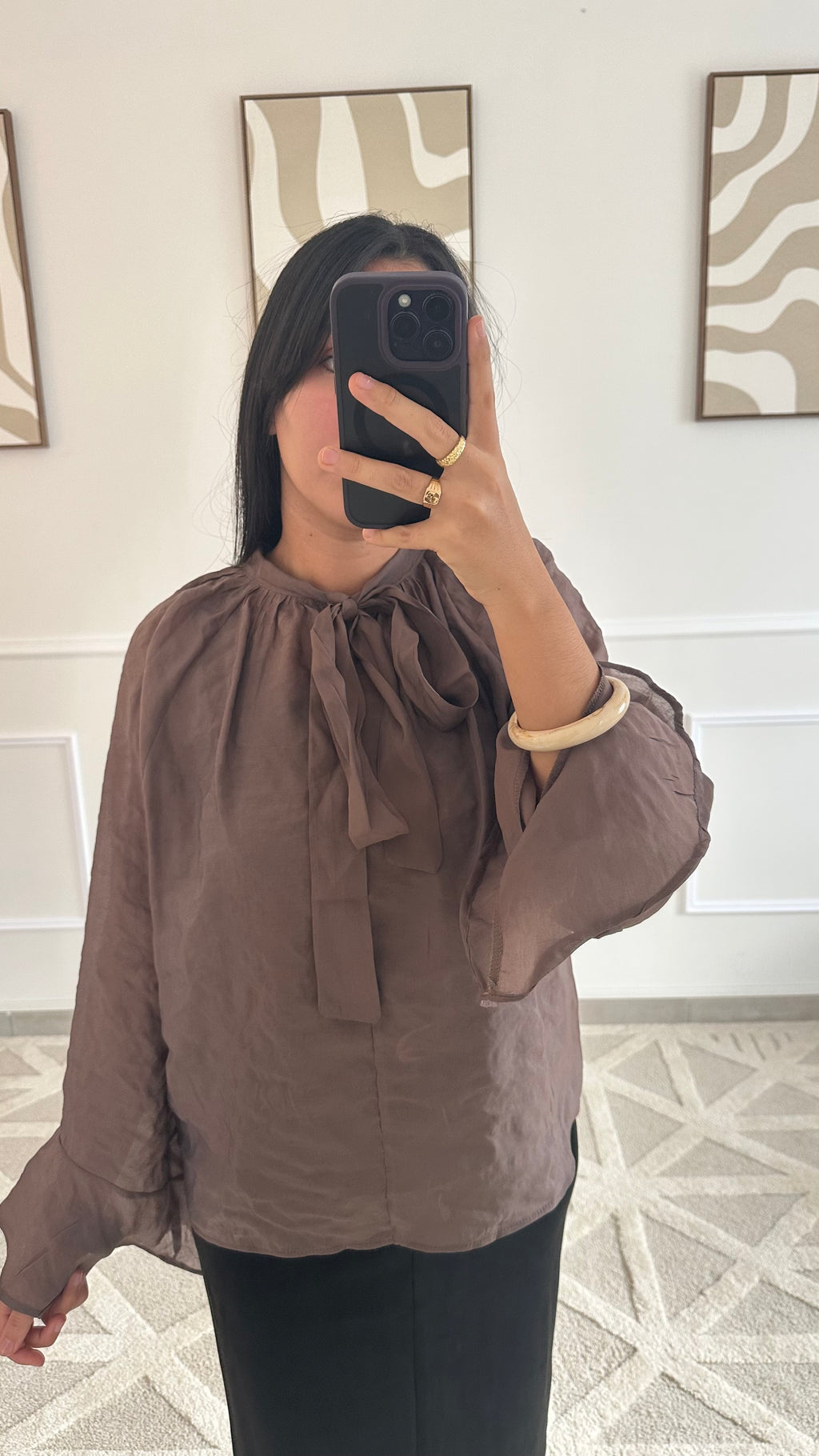 Blouse marron à manches bouffantes