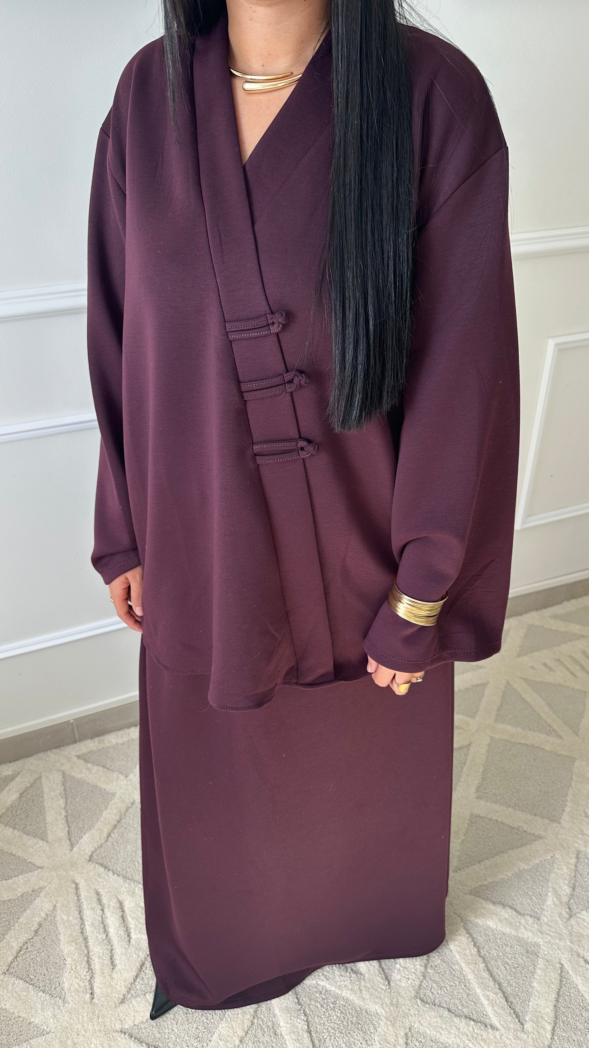 Ensemble modest burgundy