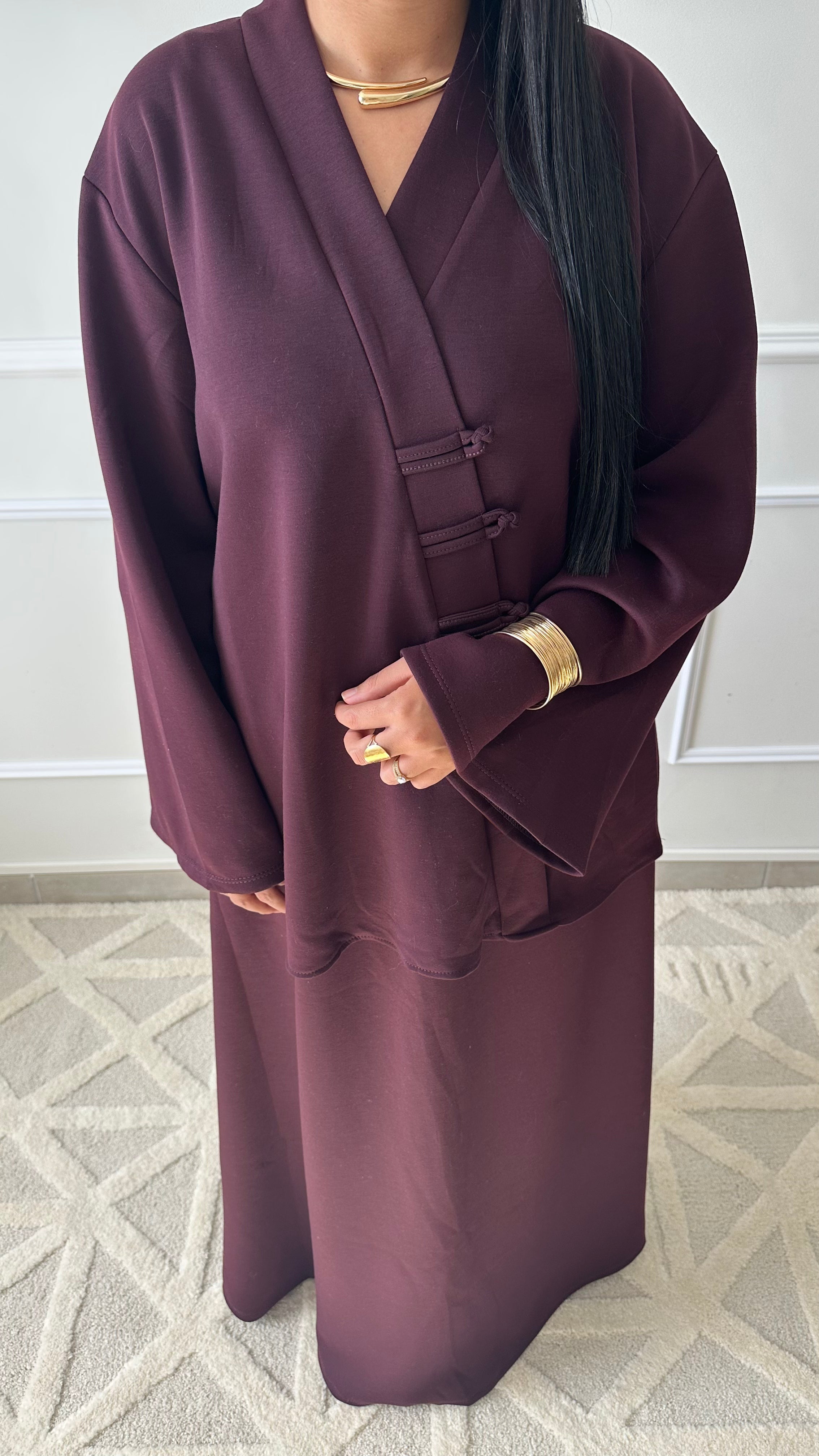 Ensemble modest burgundy