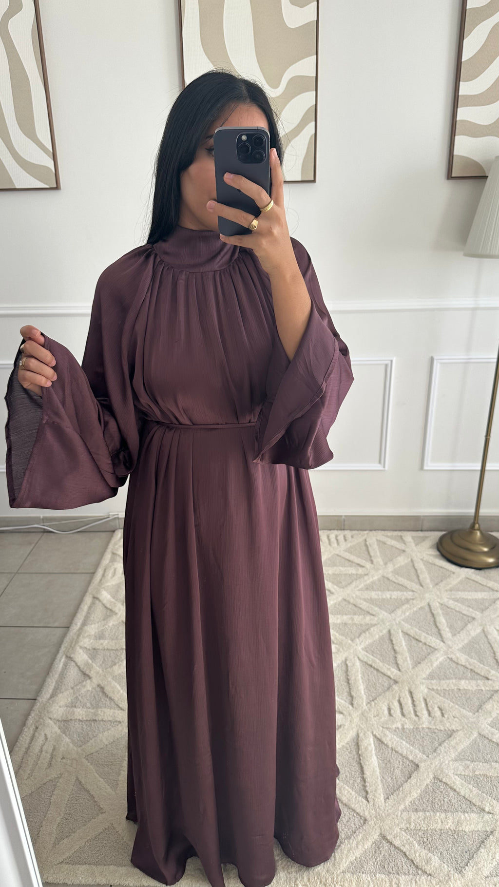 Robe longue satinée prune
