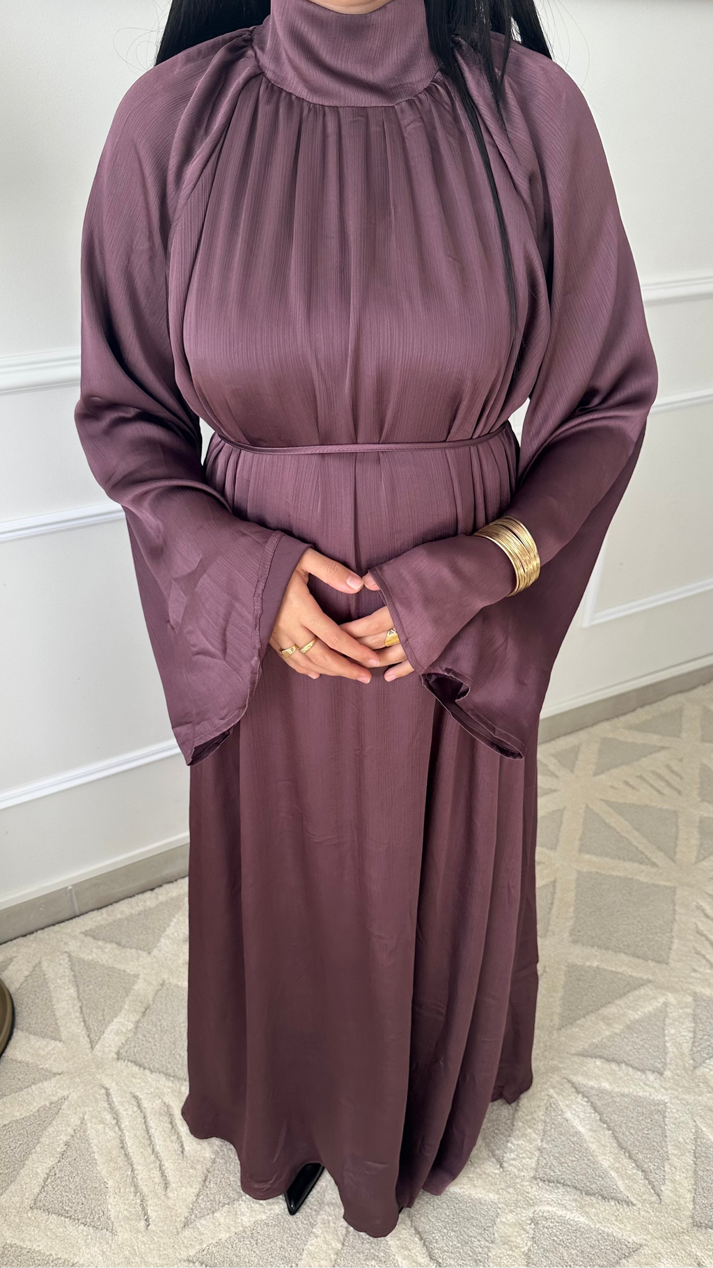 Robe longue satinée prune