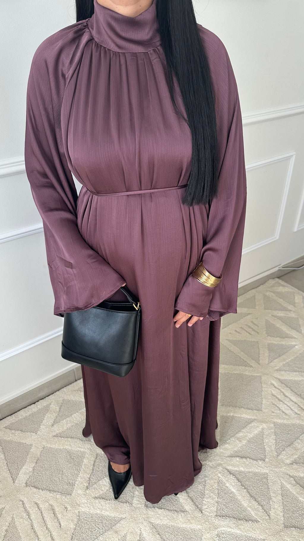 Robe longue satinée prune