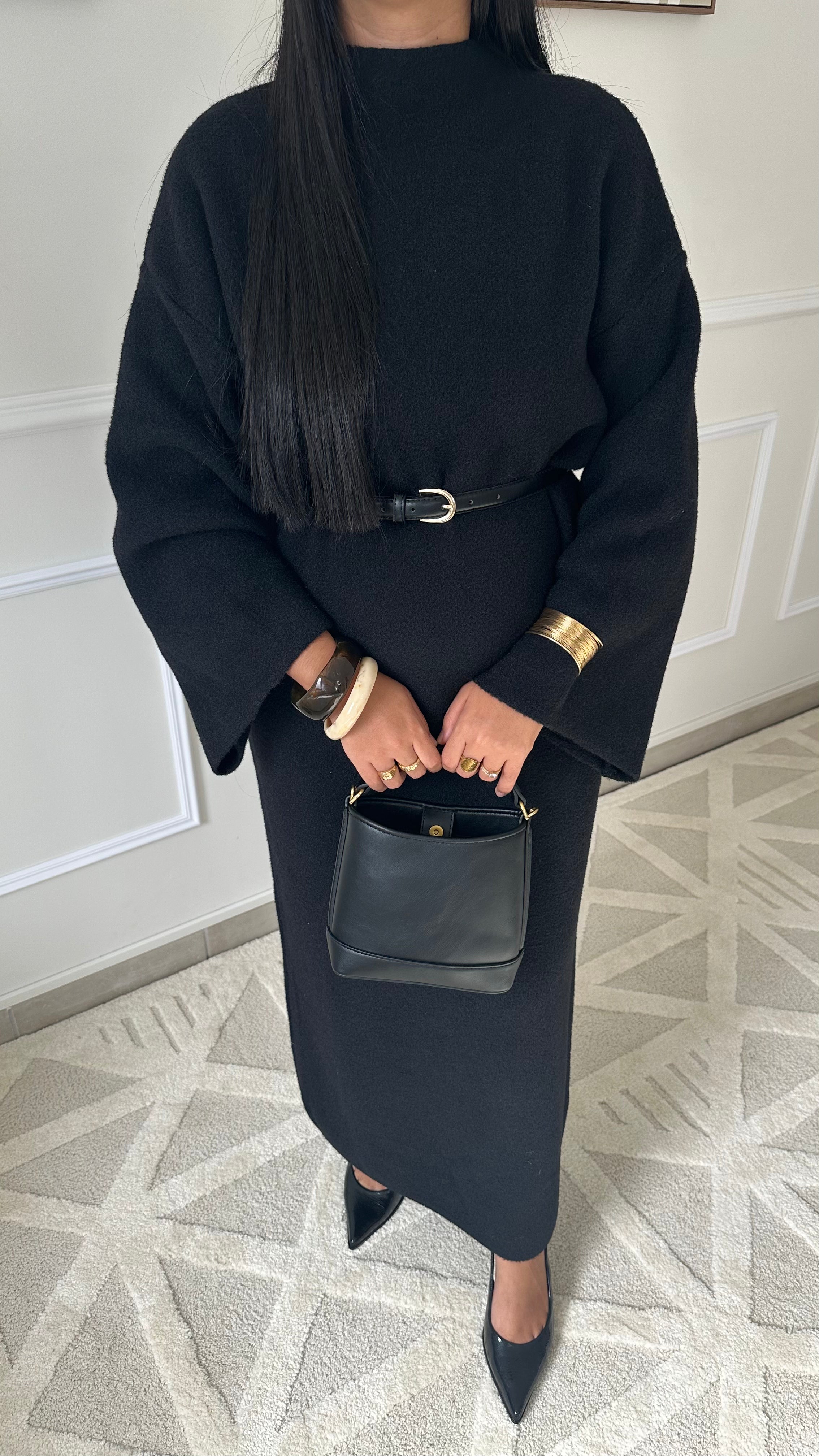 Robe pull noire épaisse et douce