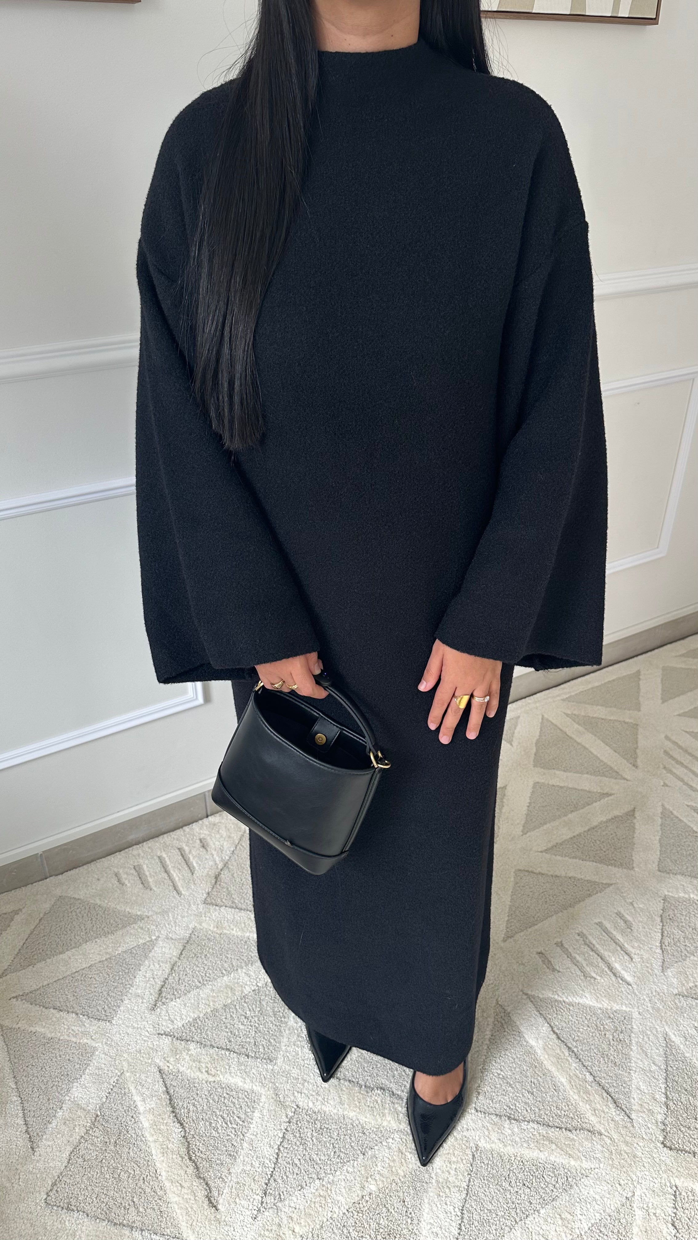 Robe pull noire épaisse et douce