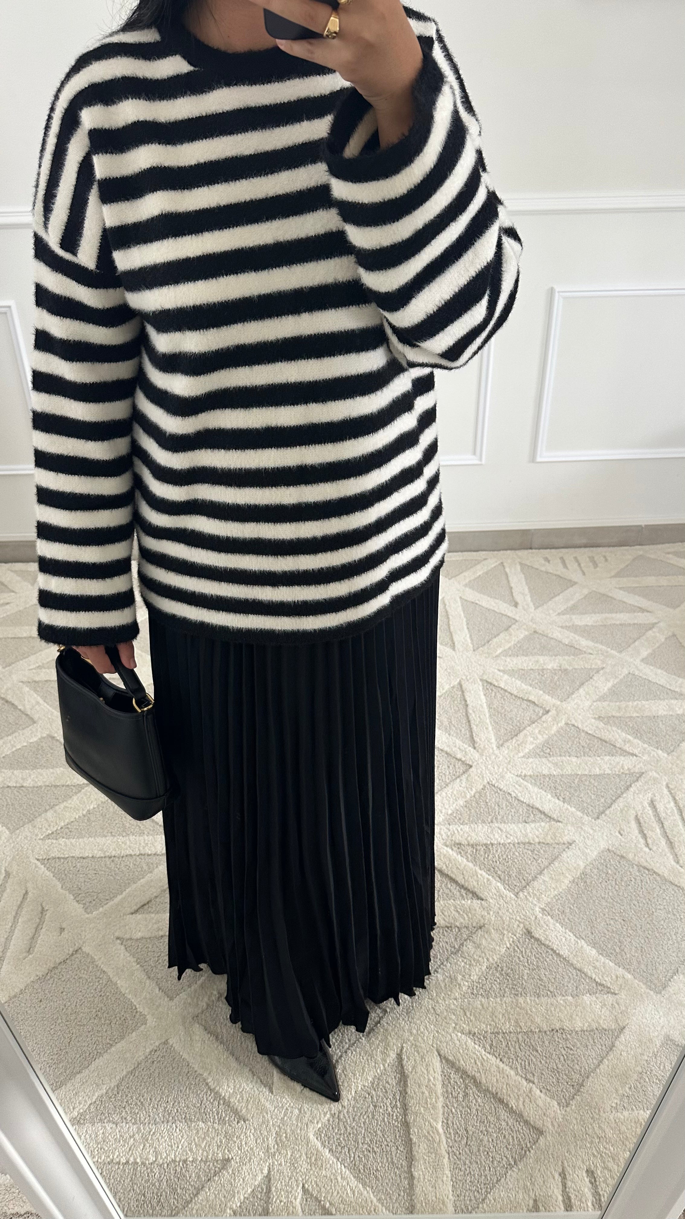 Pull doux à motif rayé noir et blanc