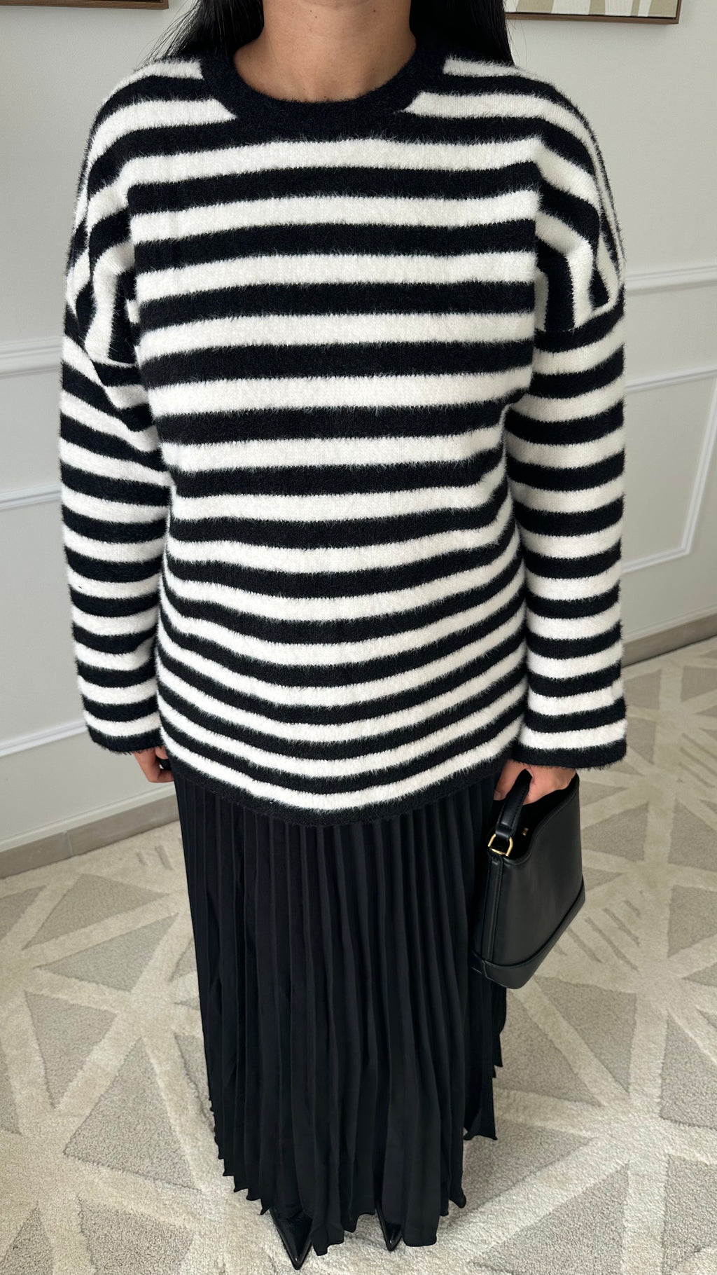 Pull doux à motif rayé noir et blanc